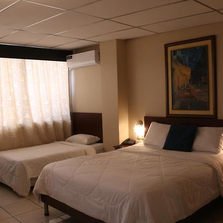 Tropical Inn Hotel 과야킬 외부 사진