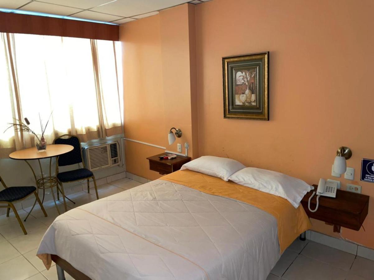 Tropical Inn Hotel 과야킬 외부 사진