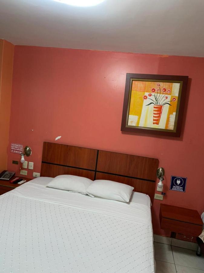 Tropical Inn Hotel 과야킬 외부 사진