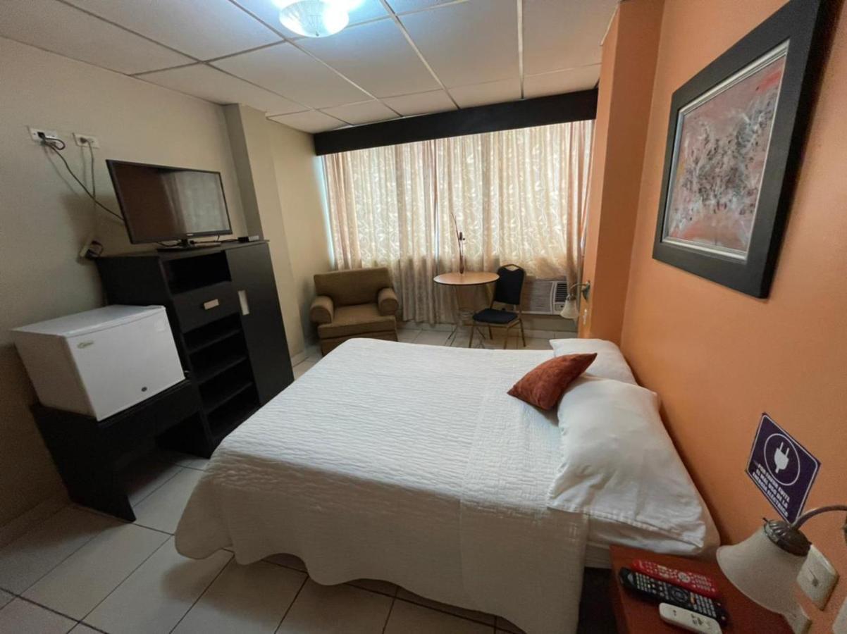 Tropical Inn Hotel 과야킬 외부 사진