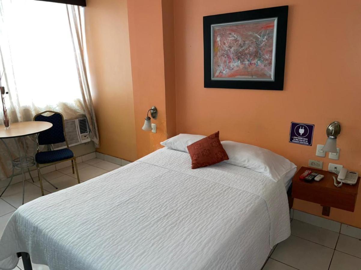 Tropical Inn Hotel 과야킬 외부 사진