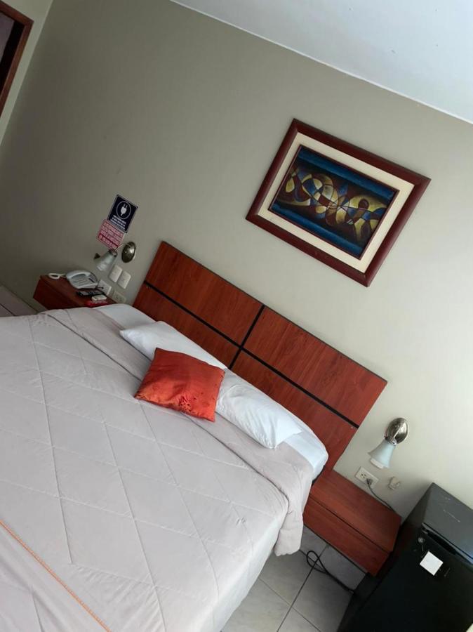 Tropical Inn Hotel 과야킬 외부 사진