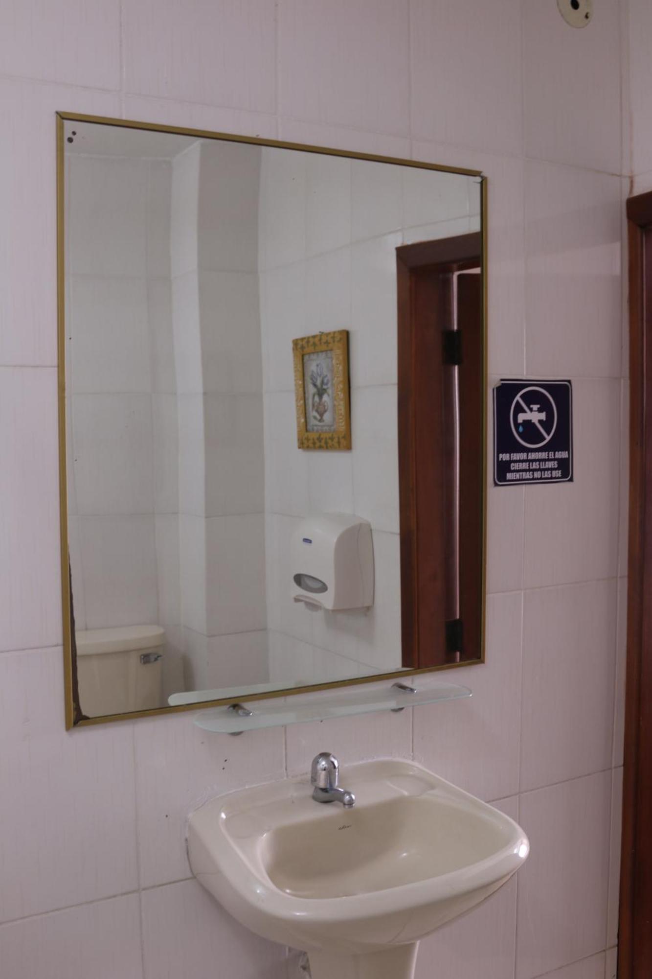 Tropical Inn Hotel 과야킬 외부 사진