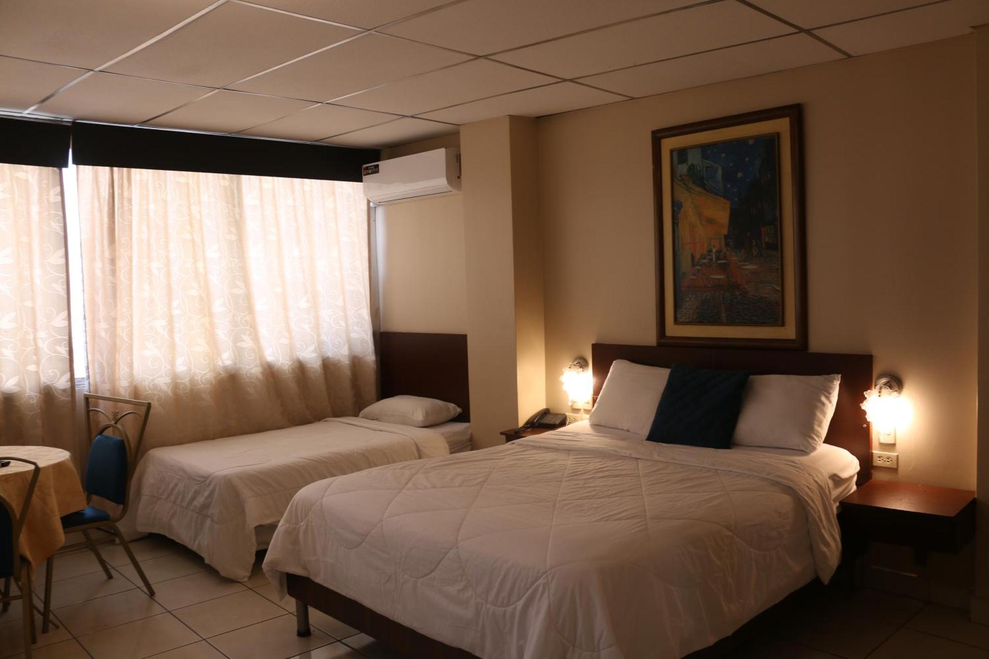 Tropical Inn Hotel 과야킬 외부 사진