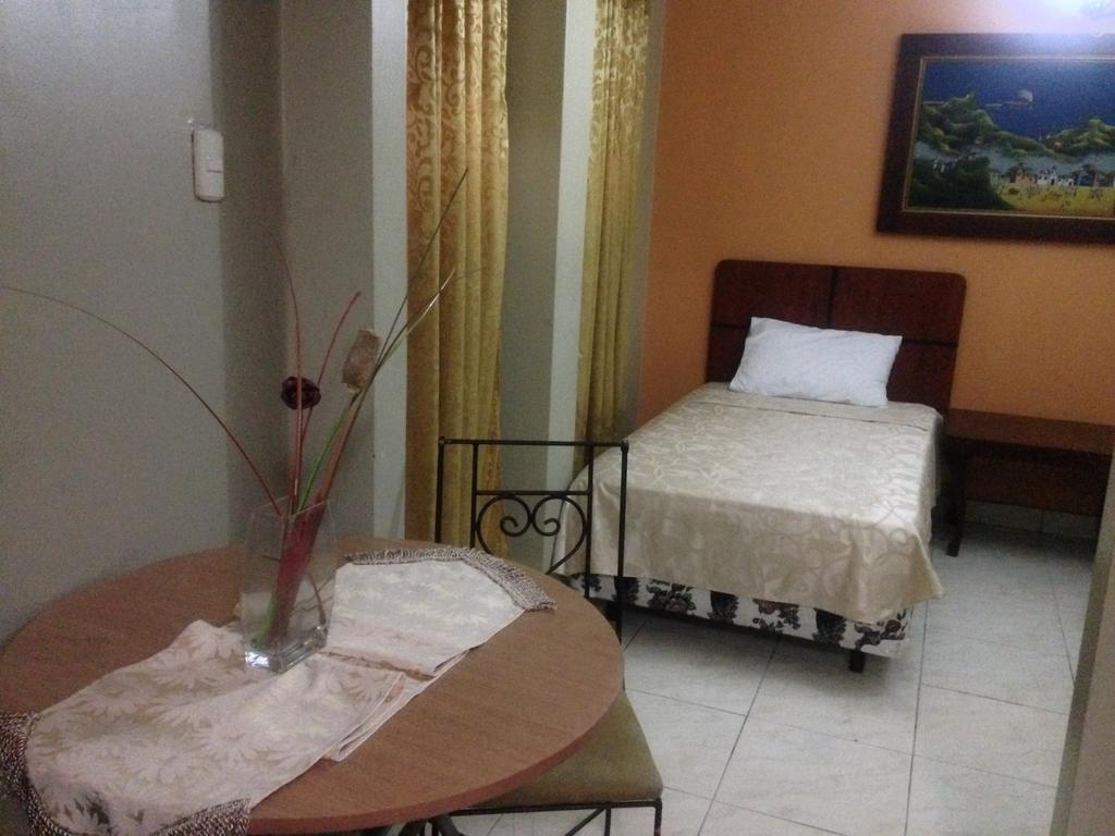 Tropical Inn Hotel 과야킬 외부 사진