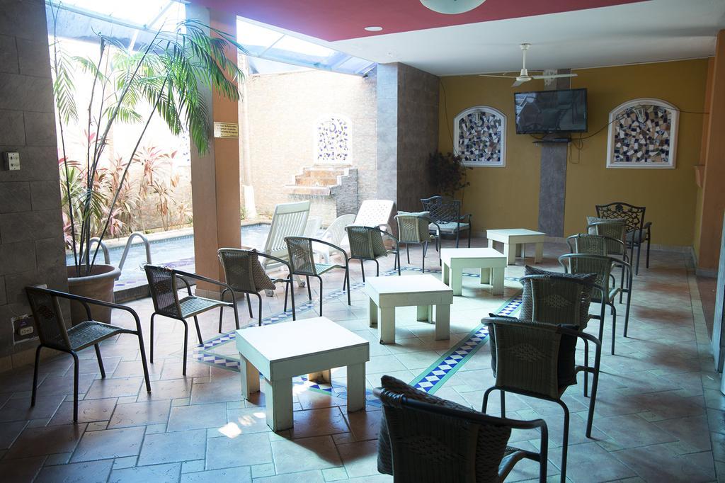 Tropical Inn Hotel 과야킬 외부 사진
