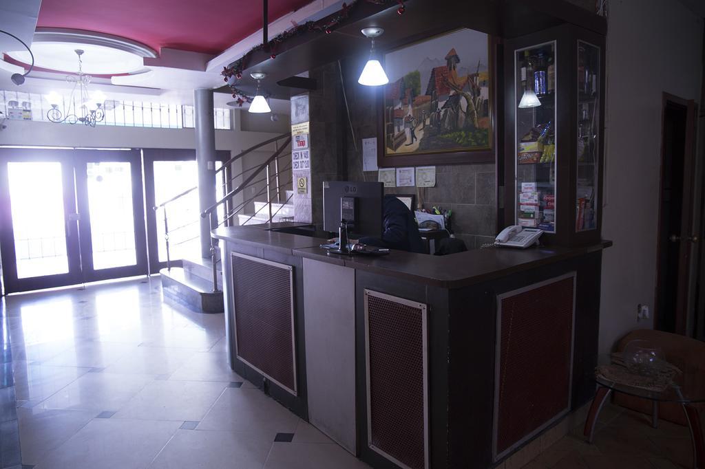 Tropical Inn Hotel 과야킬 외부 사진